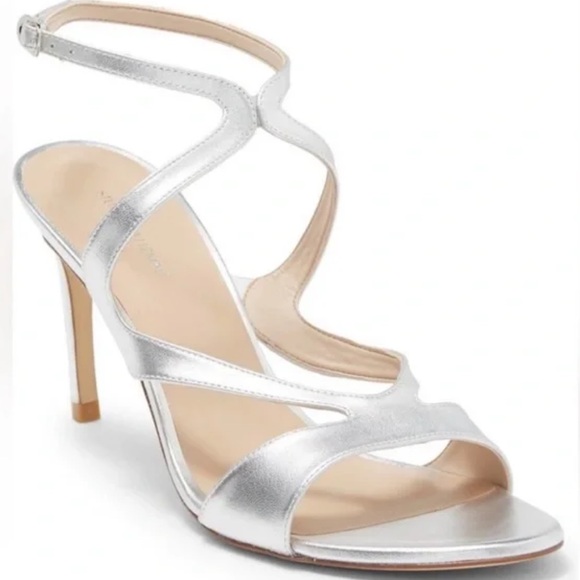 Stuart Weitzman Shoes - 🌹STUART WEITZMAN🌹 Mariposa Silver Leather Sandals Size: 5
